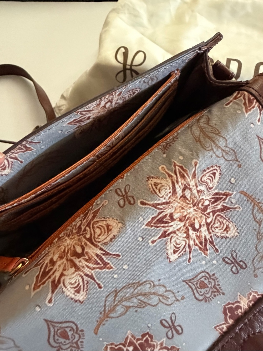 HOBO Brown Leather Envelope Crossbody Bag - Picture 7 of 10